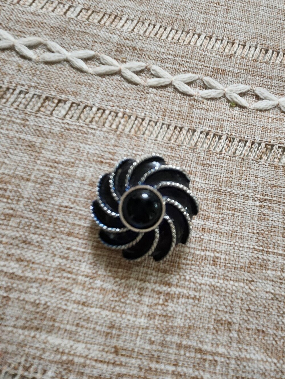 Beautiful Vintage AVON Moonwind Brooch Pin